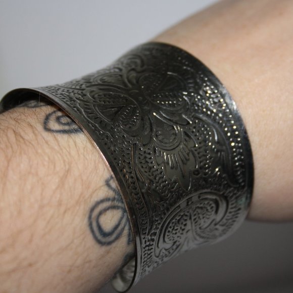Beautiful silver flower cuff bracelet - Picture 2 of 4